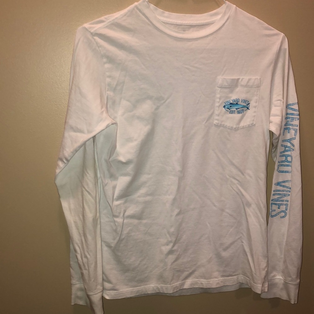 White vineyard vines shirt